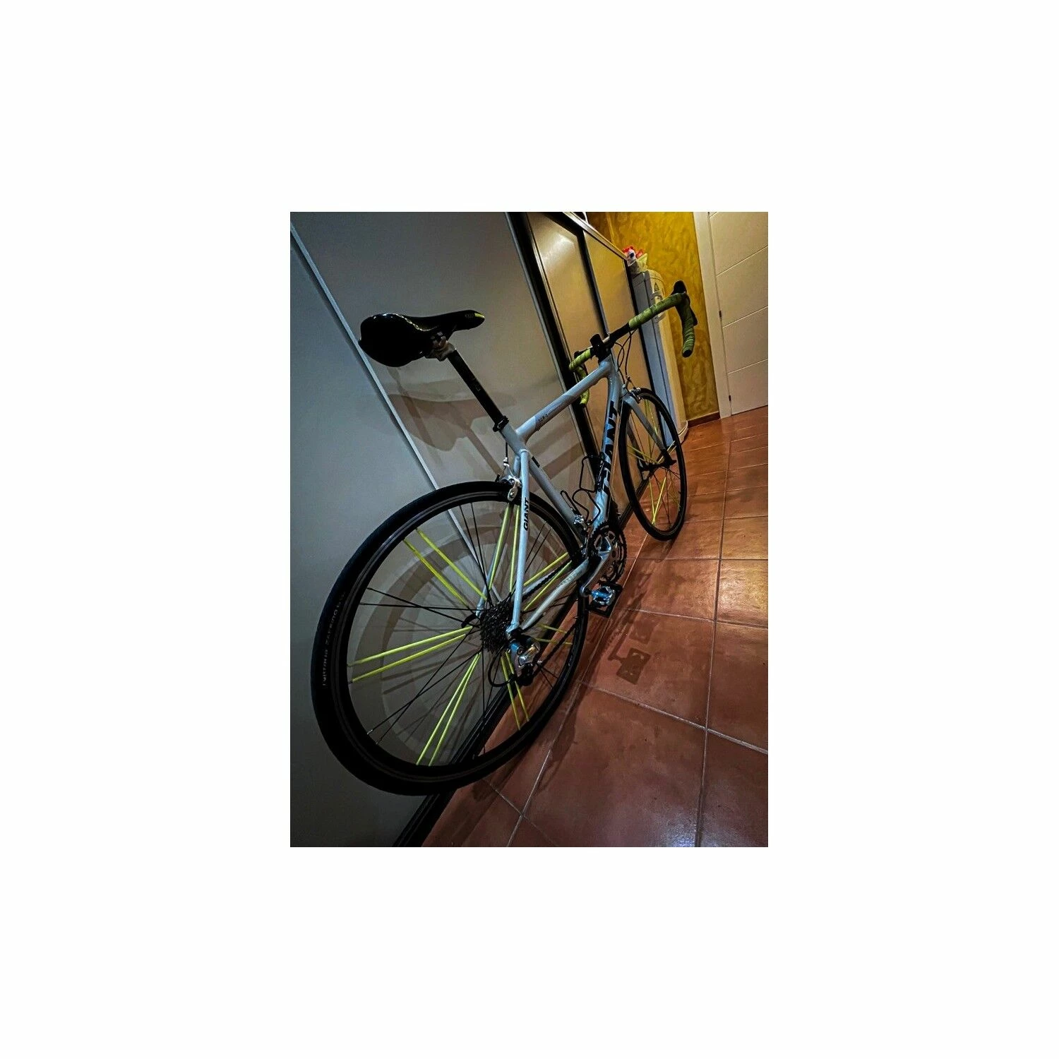 Vélo De Course Giant - 52 - 28" 2 Vélo De Course Giant - 52 - 28" – Image 2