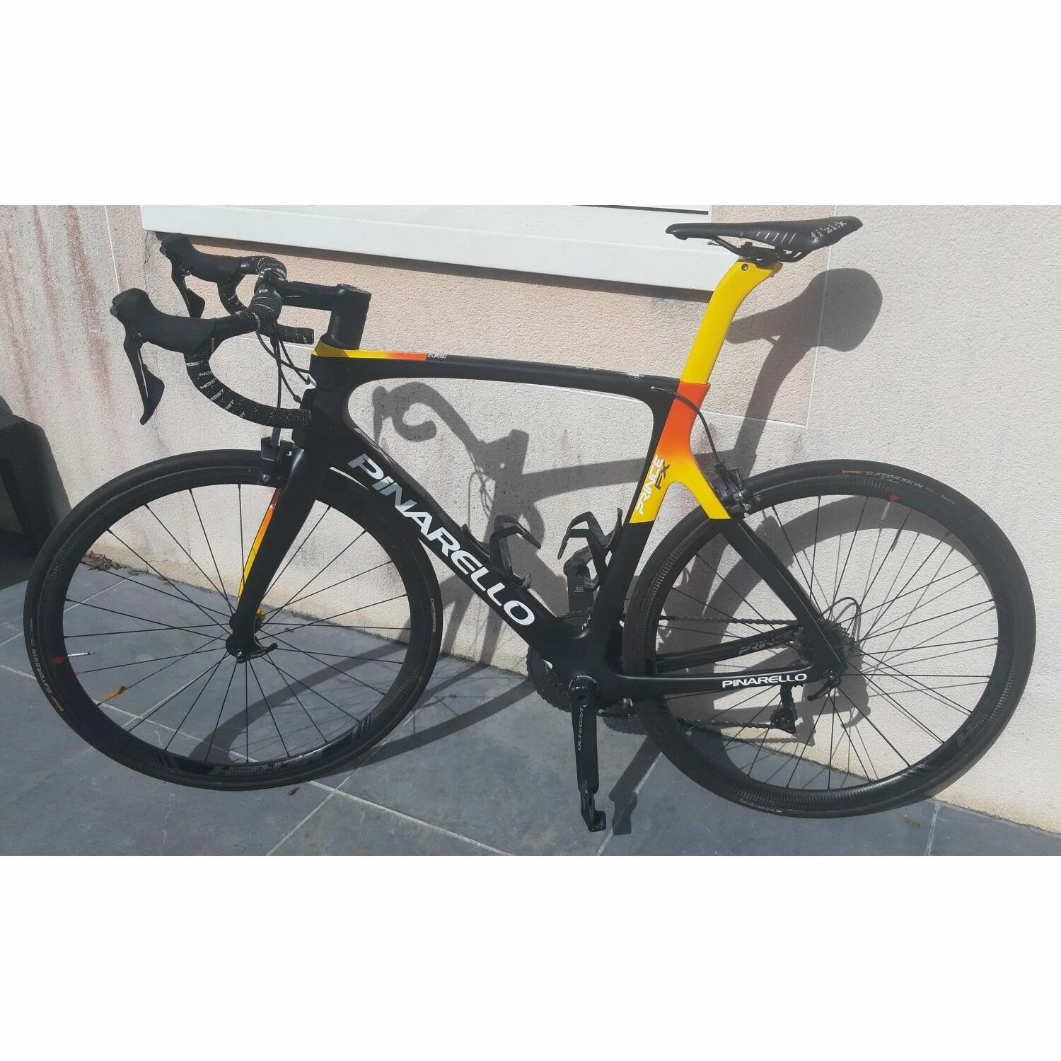 Vélo De Course Pinarello - 56 - 700c 2 Vélo De Course Pinarello - 56 - 700c – Image 2